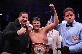 Vaquero navarrete venció por decisión unánime a isaac dogboe y es el nuevo campeón mundial de peso supergallo de la omb Emanuel Navarrete Se Impone En El Ultimo Asalto A Pitufo Diaz Solo Boxeo