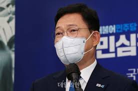 정 후보자는 '박원순·오거돈 전 시장이 성범죄 가해자가 맞느냐'는 전주혜 국민의힘 의원의 질의에 오거돈 시장은 본인의 잘못을 시인했고 박원순 시장은 고인이 됐다고 즉답을 피했다. ì†¡ì˜ê¸¸ ì¡°êµ­ ë°•ì›ìˆœ ì˜¤ê±°ëˆ ì‚¬íƒœ ëª¨ë' ì‚¬ê³¼ ì² ì €ížˆ ë°˜ì„± ë„¤ì´íŠ¸ë‰´ìŠ¤