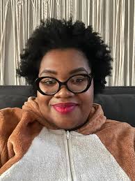 The Christmas hair style is out... Support your side chick