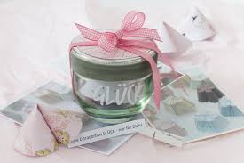 Schnelle Geschenkidee Oder Tischdeko Zur Hochzeit Gluckskekse Aus Papier Basteln Raumkronung Wohnberatung Einrichtungstipps Selbstgemachte Geschenke Basteln Geschenke Geschenkideen