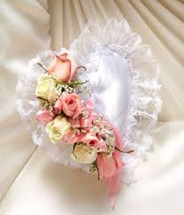 Ontdek de perfecte stockfoto's over casket flowers en redactionele nieuwsbeelden van getty images kies uit premium casket flowers van de hoogste kwaliteit. Pink White Flower Satin Heart Casket Pillow At From You Flowers