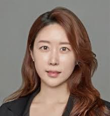 Cynthia Collings's Instagram, Twitter & Facebook