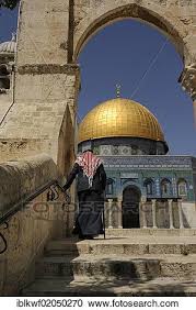 Palestino, hombre que atacó a mexicanos en jordania. Viejo Palestino Hombre Llevando Un Keffiyeh Kufiya Montaje El Pasos A El Cupula Piedra En Montaje Del Templo Musulman Cuarto Ciudad Vieja Jerusalen Israel Medio Oriente Asia Coleccion De Imagen Iblkwf02050270