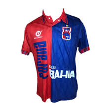 Outro toque original é o nome paraná em baixo relevo na nuca e na barra da camisa, deixando o manto ainda mais especial. Camisa Parana Clube Retro 1995 96 Fut Retro