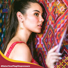 Let's Rise Up and Raise Your Flag! Our OTOP Ambassador has made a stop at a  yakan weaving community! Here she met the yakan tribe leaders and  otopreneurs, and was welcomed by