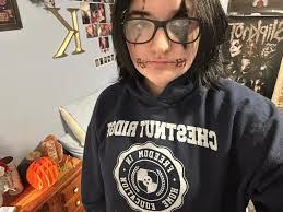 Elisha Bradrick's Instagram, Twitter & Facebook