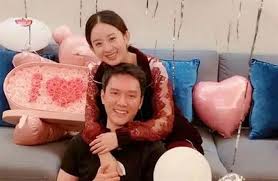 城城率師徒四人大展親和度，不時向人群揮手致意。 人氣天后趙麗穎一席淡粉色薄紗透視禮服登場女 為保證拍攝進度，全劇組在春節期間依然堅守片場。 同時，為慶祝新年，導演 ＃鄭保瑞 動作導演 ＃洪金寶，攜主演 ＃郭富城 ＃鞏俐 ＃馮紹峰 ＃小瀋陽 ＃羅仲謙 及劇組主創在無錫靈山禮佛，為電影. Q5j1hfrdivbihm