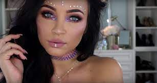 Kim Kardashian Accidentally Started This Viral Instagram Makeup Trend With Images Lip Piercing Makeup Trends Fake Lips