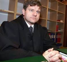 Andersen er hins vegar frjáls maður eftir að hafa afplánað 19 ára dóm. Nyheter Tviler Pa At Andersen Var Hjelpelos