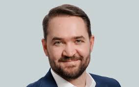 Leyad checks into lakeside hotel and spa