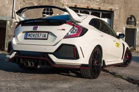 Since its debut in 2017, the type r has been targeted toward younger and more performance focused drivers, and those who prioritize an engaging driving. Honda Civic Type R 2 0 Vtec Turbo Gt Im Test Autotests Autowelt Motorline Cc