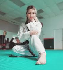 Pin By Peter Odonnell On Martial Arts Martial Arts Girl Female Martial Artists Karate Girl