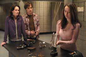 Sarah connor (lena headey) finds herself in a dangerous and complicated new world in the new drama terminator: This Weekend Watch Game Of Thrones Lena Headey Fight Terminators The Verge