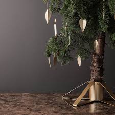 Die protestanten nahmen den brauch im 19. Den Weihnachtsbaum Aufstellen Frisch Halten Schoner Wohnen