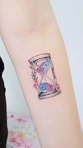 Minimalist Watercolor Hourglass Tattoo C Tattoo Artist Jacke Michaelsen Tatuajesminimalestas Hourglass Tattoo Tattoos Girl Tattoos