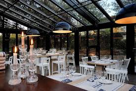 Restaurante Cabana Marconi En Alcobendas Inspiracion Escandinava Entre Encinas Centenarias Diariodesign Com Cabanas Casas Para Pajaros Decoracion De Unas
