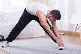 L'une des nombreuses superbes vidéos gratuites de pexels. Bel Homme En Tenue De Sport Exercice A La Maison Banque D Images Et Photos Libres De Droits Image 57981421