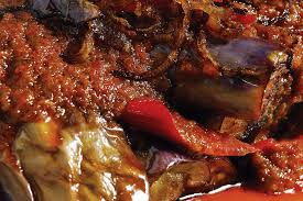 Agar sambal goreng ati tidak amis di lidah, penting buatmu untuk menggunakan asam jawa dan gula jawa yang cukup. Sambal Terung Lagenda Press
