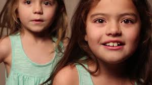 Tally and Bella sing a cover of "Cups".