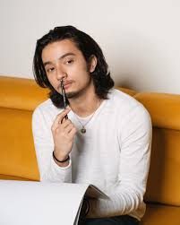 Gaya rambut poni samping merupakan gaya rambut selanjutnya yang bisa menjadi pilihan selanjutnya. Kece Parah 10 Artis Cowok Indonesia Dengan Rambut Belah Tengah