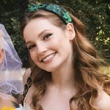 Soooooo did anybody else caught this or am I imagining things?? This is  giving me MAJOR evil sister vibes!! 😂 Could they be Sophie's sisters?? Or  does anyone know who they actually