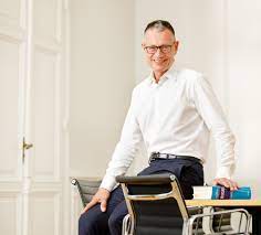 Not restrained by the limitations of classical three dimensional. Prof Dr Matt