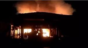 Jun 20, 2021 · kebakaran hebat melanda sebuah rumah di desa sikakak, kecamatan cerenti, kabupaten kuansing, riau, minggu (20/6/2021) malam. Wtnmtr1pndogem