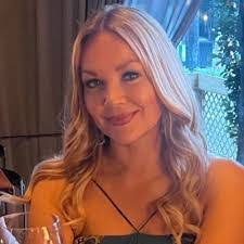 Fiona Thompson's Instagram, Twitter & Facebook