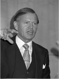 Foto Name und Institut/Universität Gesamtvorsitz Vorsitz Gruppe A Vorsitz  Gruppe B Prof. Dr. Gernot Sieg Direktor des Instituts