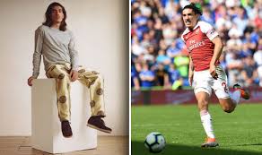 Hector bellerin has always shown a flair for fashion, but the arsenal star has now taken the this a step further by designing a pair of silk trousers with his mum. Arsenal News Hector Bellerin Rinsed For His Latest Fashion Venture Focus On Football Football Sport Express Co Uk