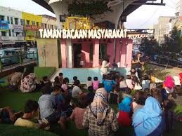 Begini cara download buku gratis di google dengan sangat mudah, pemula pun bisa mendownloadnya sendiri. Baca Buku Gratis Di Taman Baca Kolong Ciputat