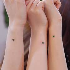 What do you get in order to show your best friend that they are close to your heart? Matching Best Friend Heart Tattoos