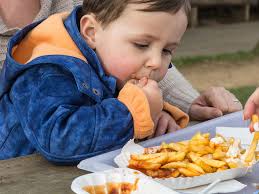 Likewise, if your child weighs more than 40 pounds or gains more than five pounds in his third year, ask if you should be concerned. Average Child And Baby Weight By Age Babycenter