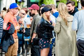 'naar de kont van pippa middleton', grapte vancoillie achteraf op. Dries Mertens Feest Met Kat Op Rock Werchter Niet Goed Bez Het Belang Van Limburg Mobile