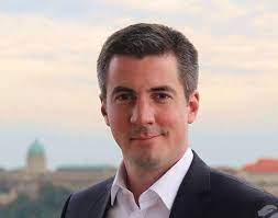 A cégnyilvántartás szerint kocsis máté, valamint az édesapja, édesanyja és a testvére 2018 novemberéig egy bródy sándor utcai lakcímre voltak bejelentve, e dátum után a frakcióvezetőnél már a tisztviselőtelepi, a szüleinek pedig egy 12. Ix Kerulet Ferencvaros Kocsis Mate Baranyi Kerte A Kozossegi Haz Felujitasanak Leallitasat Baranyi Kocsis Hazudik