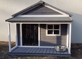 Holz Hundehutte Mit Satteldach Grau Weiss Lasiert Wetterfest Von Sonstige Fur 299 99 Bei Sauerland Shop Hundehutten Hu Hundehutte Hundehutten Hundezwinger