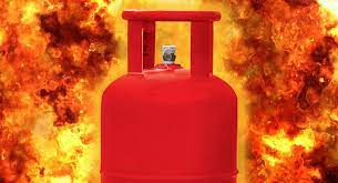 गैस कनेक्शन बीमा: LPG सिलेंडर दुर्घटना का बीमा कैसे मिलता है?
