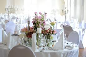 Bildergebnis Fur Tischdeko Runder Tisch Hochzeit Runde Tische Hochzeit Tischdekoration Hochzeit Dekoration Hochzeit