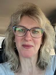 Lisa Knudsen's Instagram, Twitter & Facebook