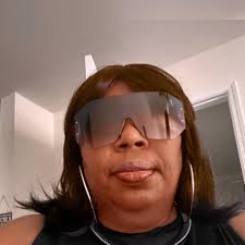 Sweets On The Run's owner, Ranada Price, is one of this semester's  participants in the City's Amplify: African-American Business Accelerator!  She recently finalized her food truck, as one part of her fresh-baked