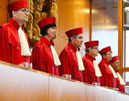 Sind die richter einmal im amt, entscheiden sie unabhängig ohne parteipolitische bindung. Doppelportrat Von Andreas Vosskuhle Und Stephan Harbarth