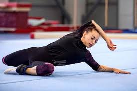 Larisa iordache a inceput gimnastica la varsta de 5 ani jumatate. Larisa Iordache CampioanÄƒ MondialÄƒ La BarnÄƒ Virgin Radio Romania