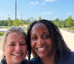 Michelle Backes (@thesavvyumichellebackes) • Instagram photos and videos