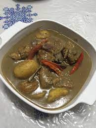 Ternyata, masakan ini merupakan hasil kalau di tempat kamu gak ada masakan ayam kurma, bisa bikin sendiri, kok! Ayam Masak Kurma Berkerisik Kuah Pekat Berlemak Super Enak