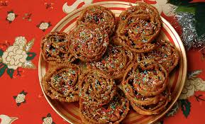 Le pettole o pittule sono sfiziose palline di pasta lievitata fritte, tipiche della cucina pugliese, che possono essere salate o cosparse di miele. Natale In Puglia I Dolci Della Tradizione Tenute D Onghia