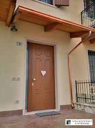 Pensilina Copriporta In Legno Lamellare A Sbalzo Copertura In Coppi In Resina Lattoneria In Rame Montata Arredamento Esterno Decorazioni Esterne Esterni Casa