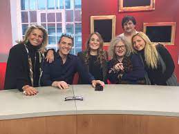 Affaire conclue, vente aux enchères de montres,tableaux,bijoux,collections,vases,miroirs,meubles affaire conclue à la maison france 2 16 avril 2020. Participer A Affaire Conclue Les Coulisses De L Emission