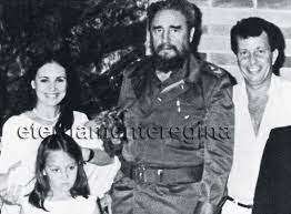 Hoje sou chamada de fascista é claro que não. Hildegard Angel On Twitter A Futura Ministra De Bolsonaro Regina Duarte Com O Filho Nos Bracos E A Filha Gabriela Na Frente Sorridente Ao Lado De El Comandante Com Daniel Filho Https T Co Pyg0rft7of