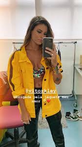 Veja as letras de vitor kley e ouça o sol, morena (part. Carolina Loureiro Surpreende Ao Usar Casaco Do Namorado Em A Mascara