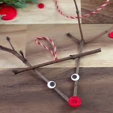 I went a little bit nuts about these when i was a kid, as we would make these as our classroom christmas decorations, along with paper snowflakes. Over 30 Easy And Fun Christmas Ornaments For Kids To Make